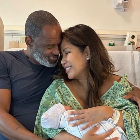 Leilani Malia Mendoza and her husband, Brian McKnight, took a picture with their newborn baby